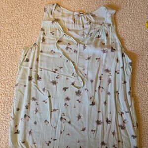 ❤️🔥❤️🔥❤️🔥Sonoma Pale Green Tank Top with Butterfly Design